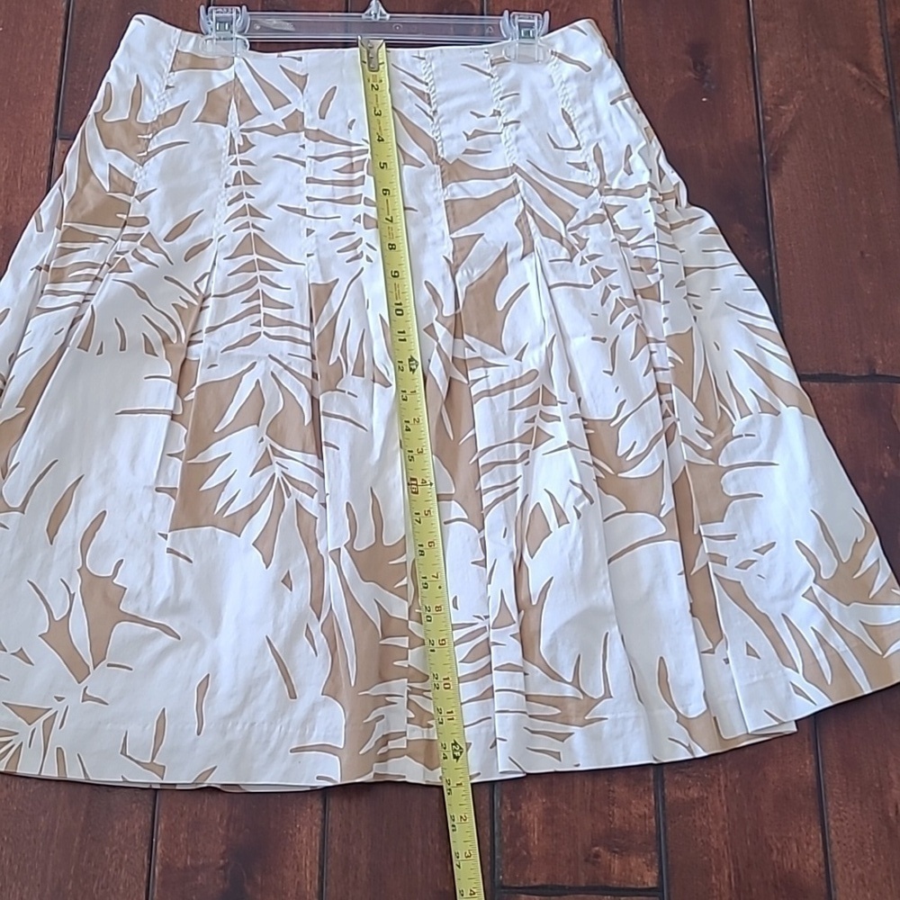 Talbots Tan/White Tropical Print Pleated Skirt Size 10 - Picture 4 of 7